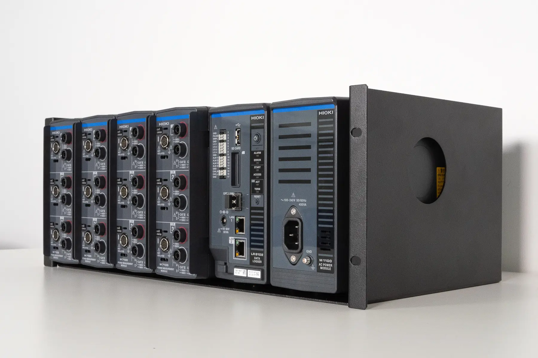 EU8100 - 19-inch rack-mount kit for LR8101 and LR8102