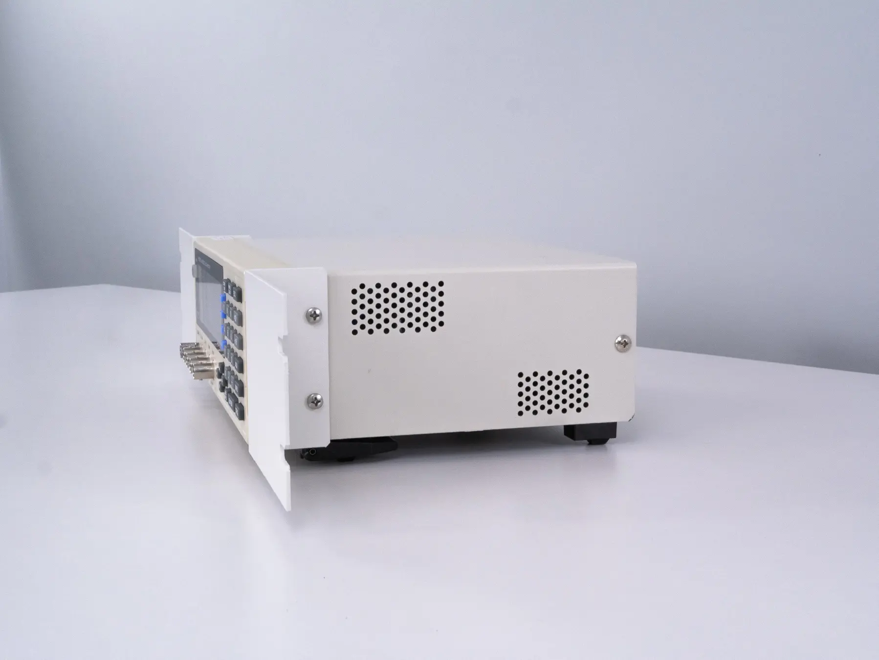 EU3523 - 19-inch rack-mount kit for IM3523 series