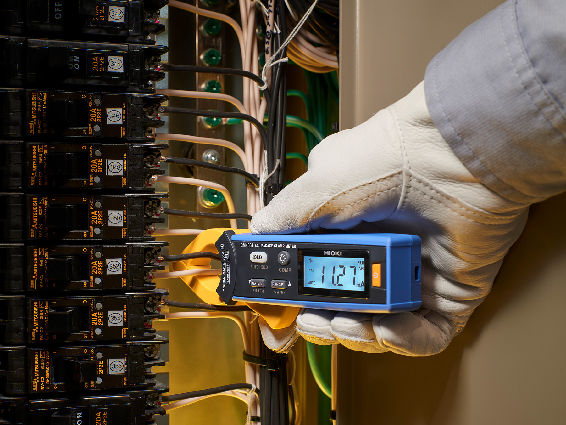 CM4001 - Compact AC Leakage Clamp Meter with True RMS measurement, up to 600 A