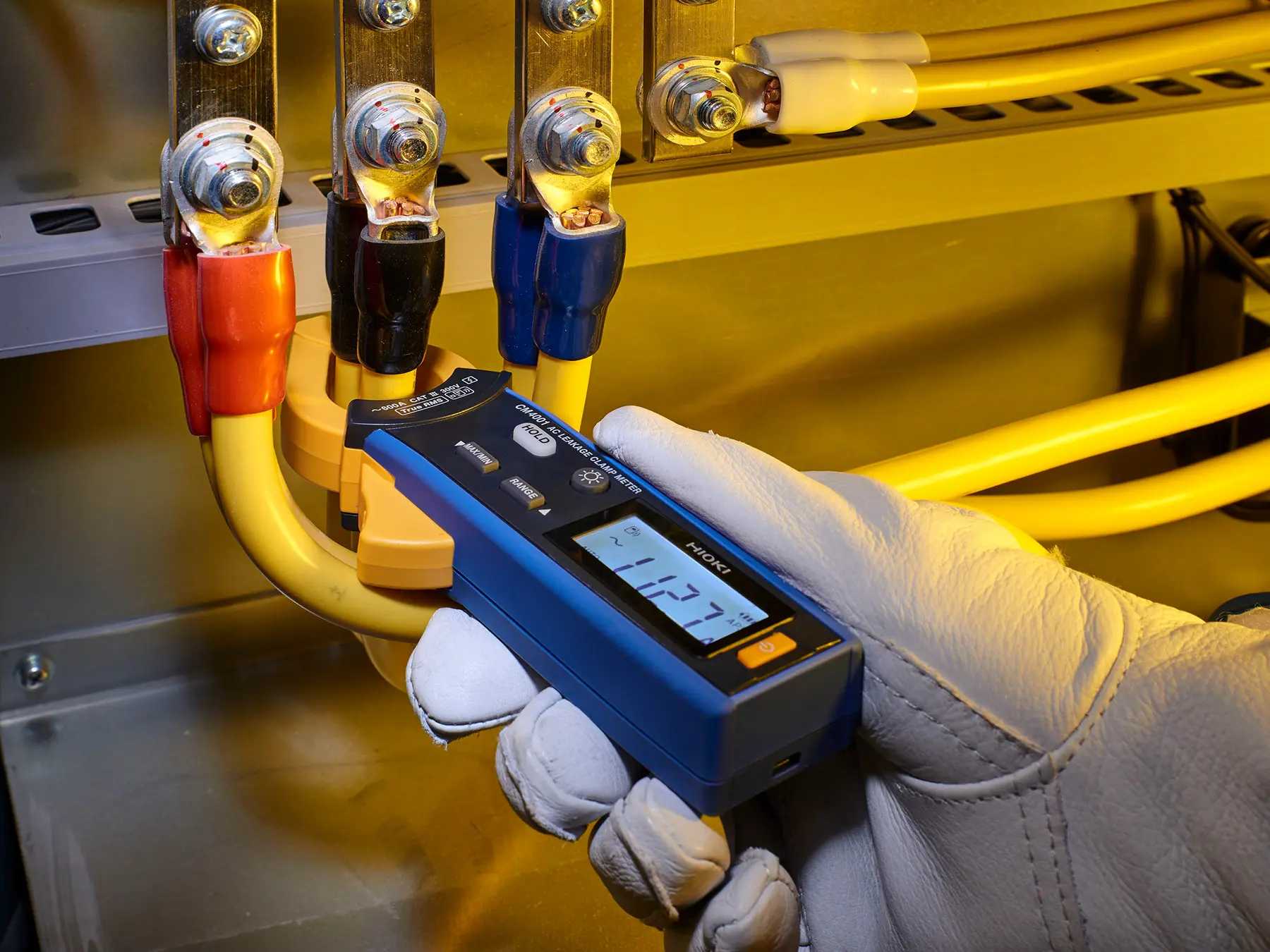 CM4001 - Compact AC Leakage Clamp Meter with True RMS measurement, up to 600 A