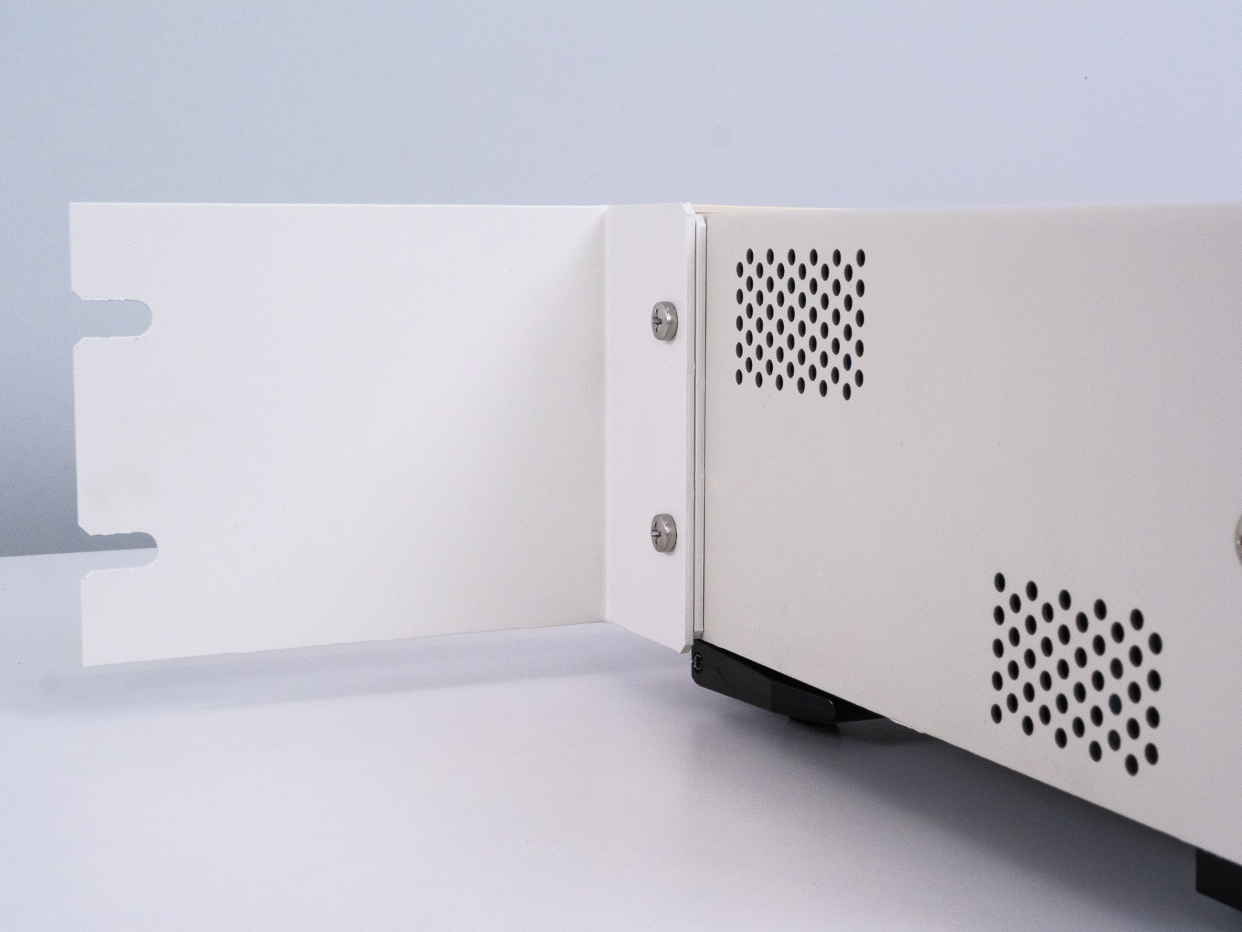 EU3523 - 19-inch rack-mount kit for IM3523 series